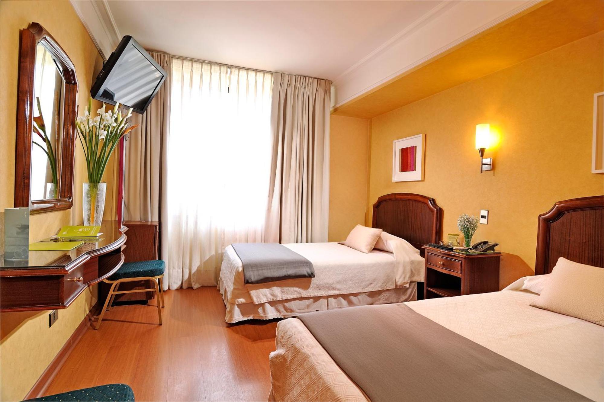 Hotel Gran Palace Santiago Buitenkant foto