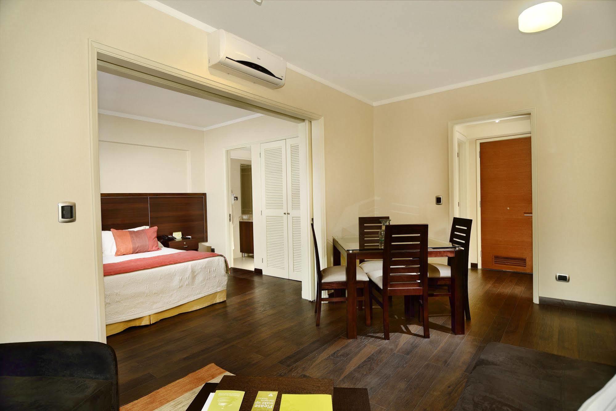 Hotel Gran Palace Santiago Buitenkant foto